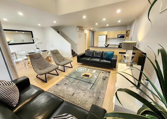 Spacious 4 Bedroom And 2 Bathrooms City Apartment